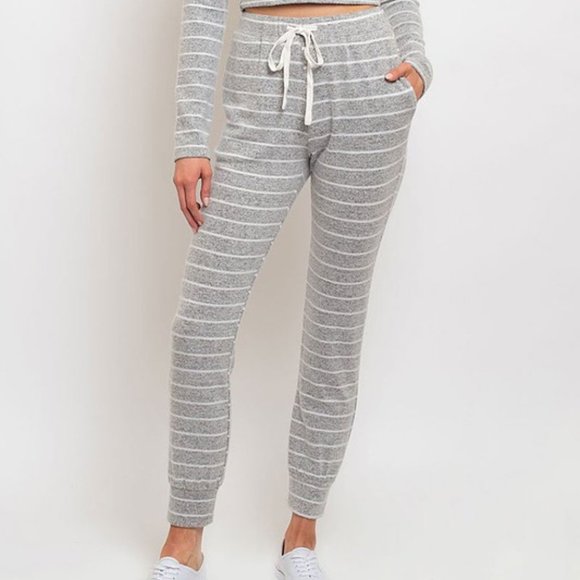 GRAY STRIPED LOUNGE SET - Picture 3 of 4